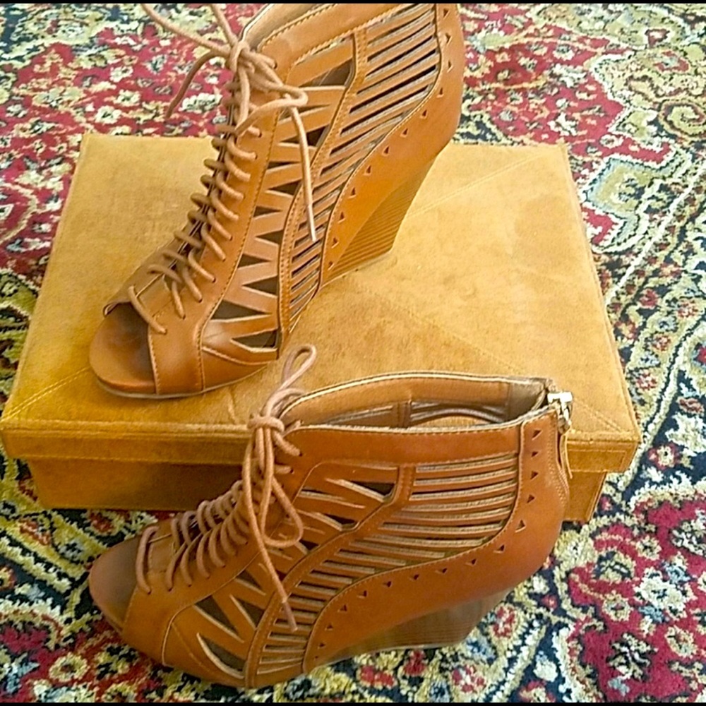 Tan wedge shoes - Picture 8 of 8